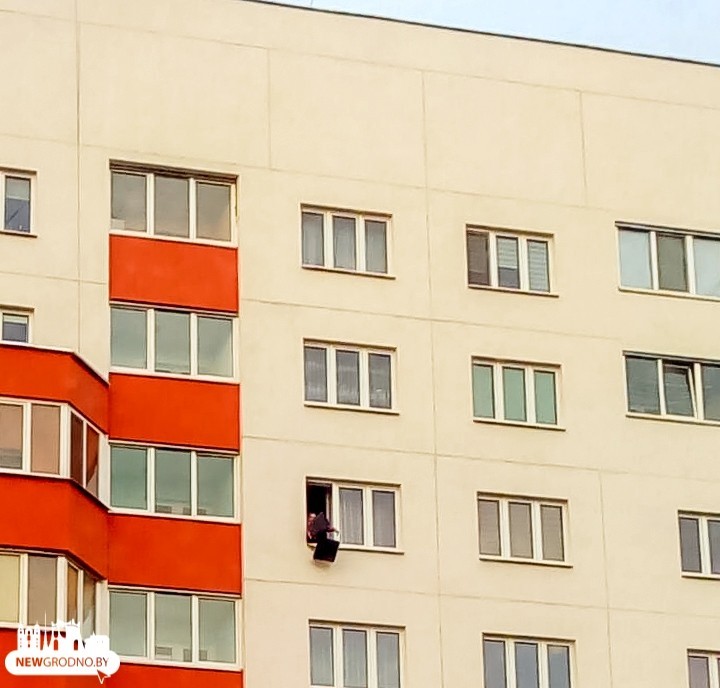 "А вот и монитор полетел"